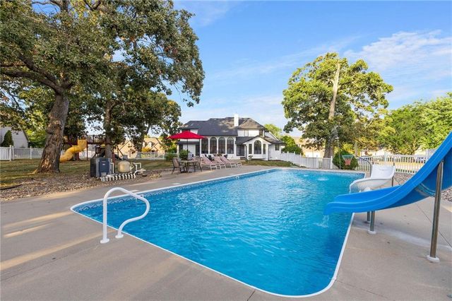 1226 Pembrooke Drive, Warrensburg, MO 64093