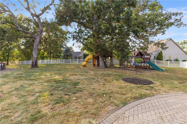 1226 Pembrooke Drive, Warrensburg, MO 64093