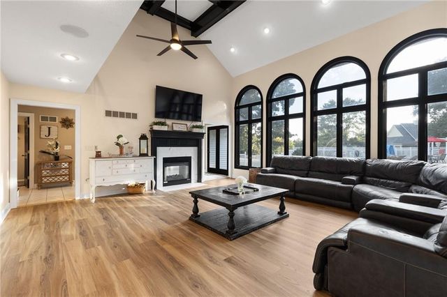 1226 Pembrooke Drive, Warrensburg, MO 64093