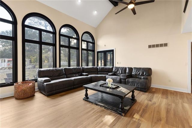 1226 Pembrooke Drive, Warrensburg, MO 64093