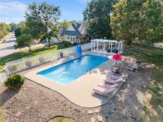 1226 Pembrooke Drive, Warrensburg, MO 64093