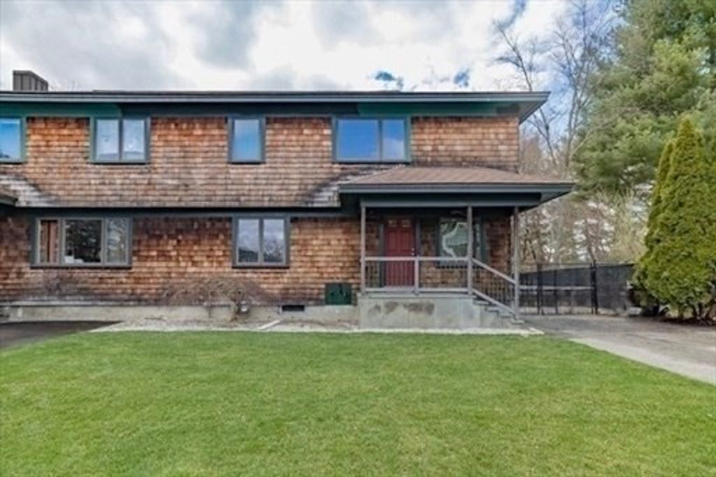 39 Neillian St 39, Bedford, MA 01730