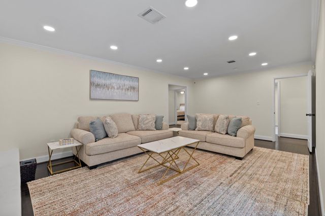 2402 Chimney Rock Road, Houston, TX 77056