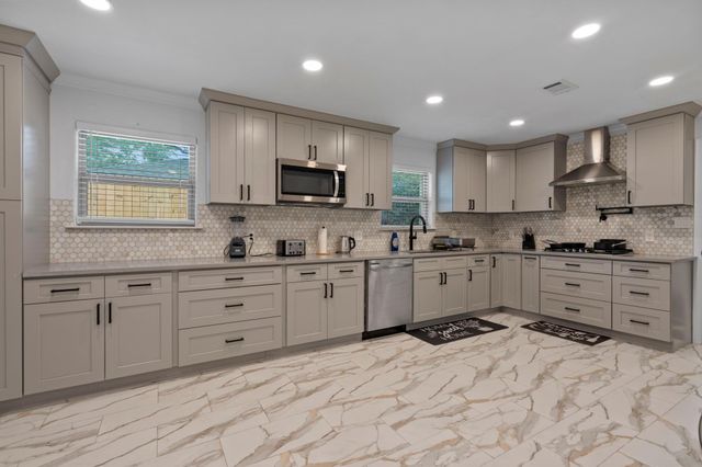 2402 Chimney Rock Road, Houston, TX 77056