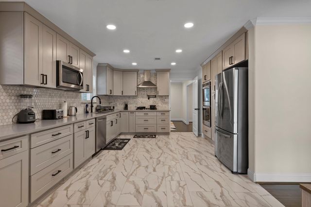 2402 Chimney Rock Road, Houston, TX 77056