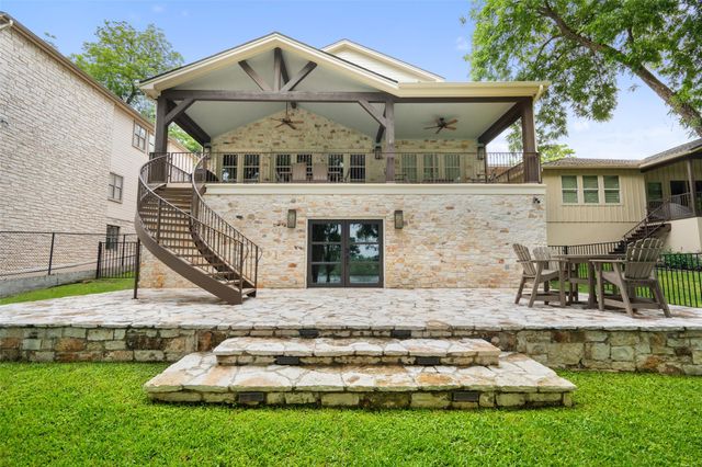 327 Meadowlakes DR, Meadowlakes, TX 78654