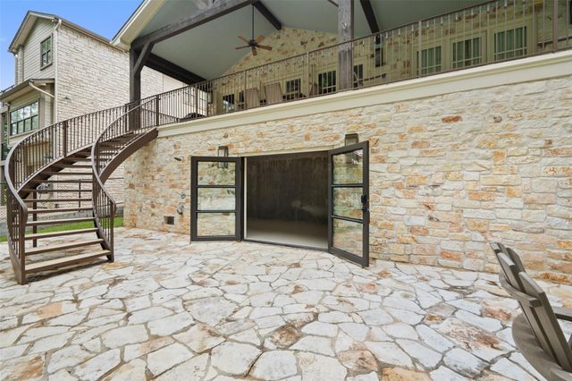 327 Meadowlakes DR, Meadowlakes, TX 78654