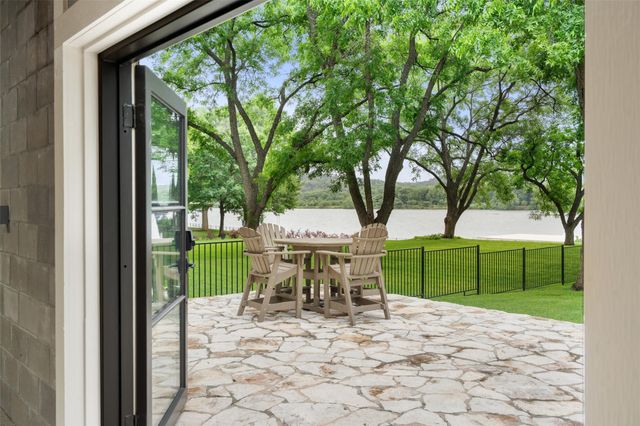 327 Meadowlakes DR, Meadowlakes, TX 78654