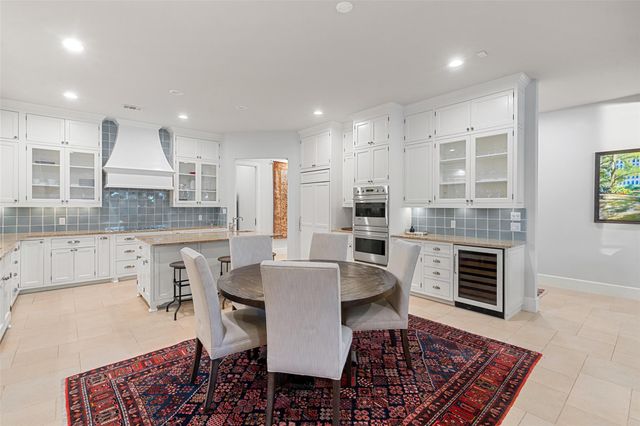 327 Meadowlakes DR, Meadowlakes, TX 78654