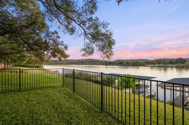327 Meadowlakes DR, Meadowlakes, TX 78654