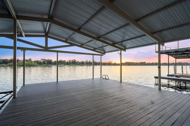 327 Meadowlakes DR, Meadowlakes, TX 78654