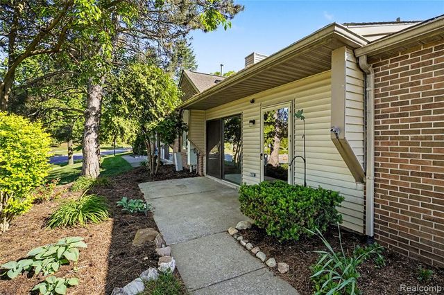 314 Spring Brooke Drive 7, Brighton, MI 48116