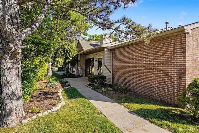 314 Spring Brooke Drive 7, Brighton, MI 48116