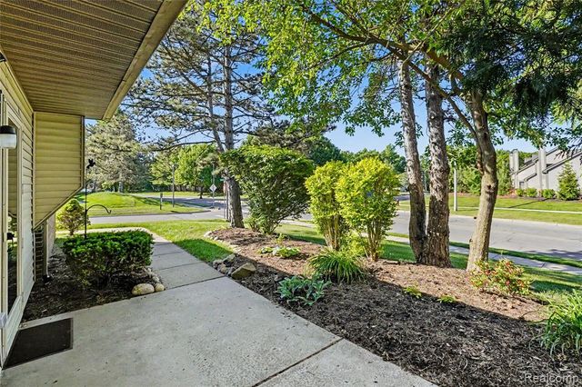 314 Spring Brooke Drive 7, Brighton, MI 48116