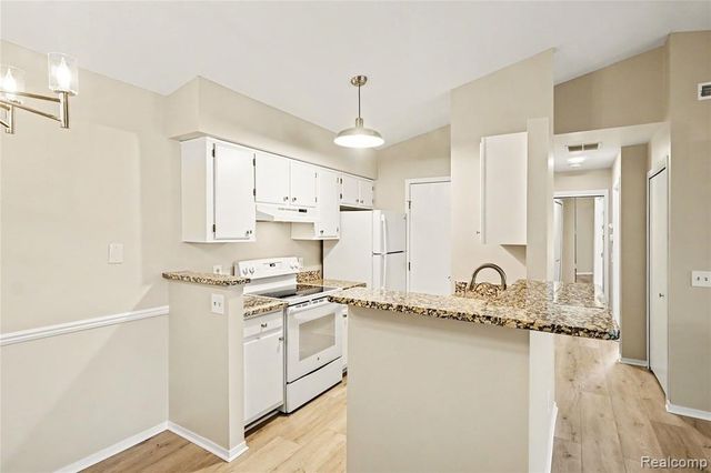 314 Spring Brooke Drive 7, Brighton, MI 48116