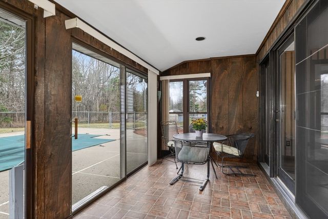 38 Oakland St, Medway, MA 02053