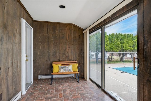 38 Oakland St, Medway, MA 02053