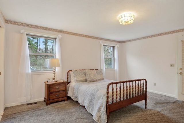 38 Oakland St, Medway, MA 02053