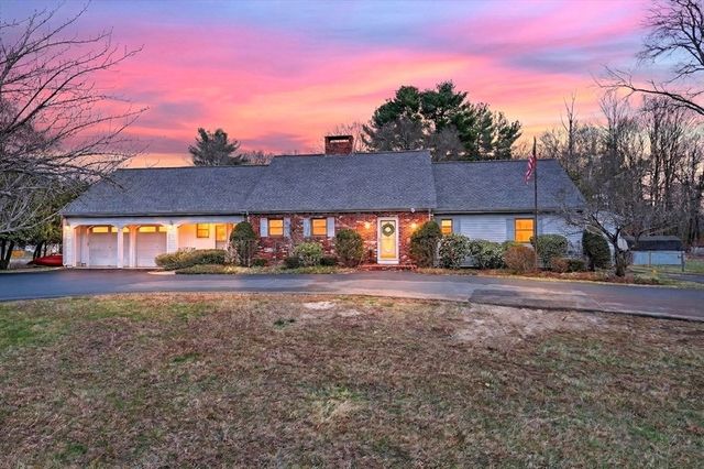 38 Oakland St, Medway, MA 02053