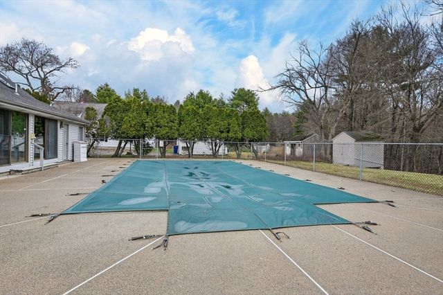 38 Oakland St, Medway, MA 02053