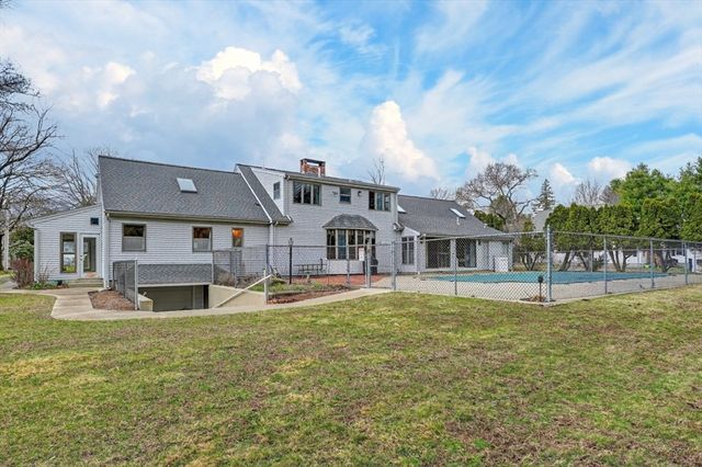 38 Oakland St, Medway, MA 02053