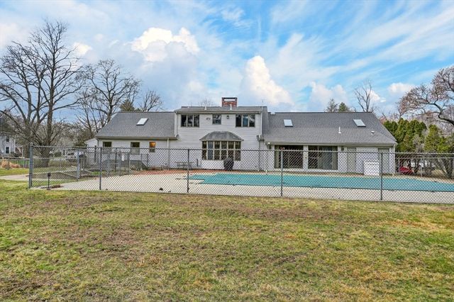 38 Oakland St, Medway, MA 02053