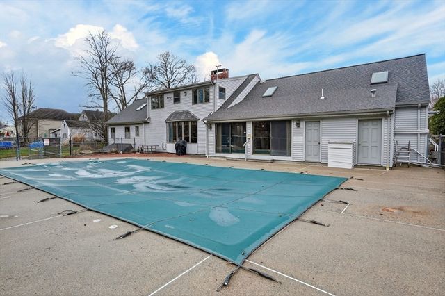 38 Oakland St, Medway, MA 02053