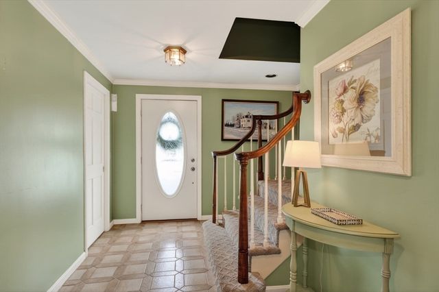 38 Oakland St, Medway, MA 02053