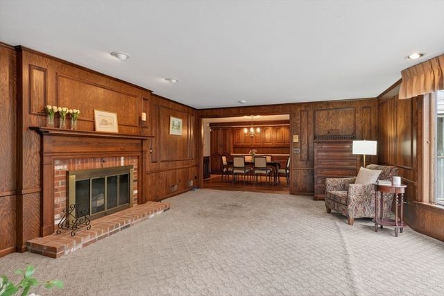 38 Oakland St, Medway, MA 02053