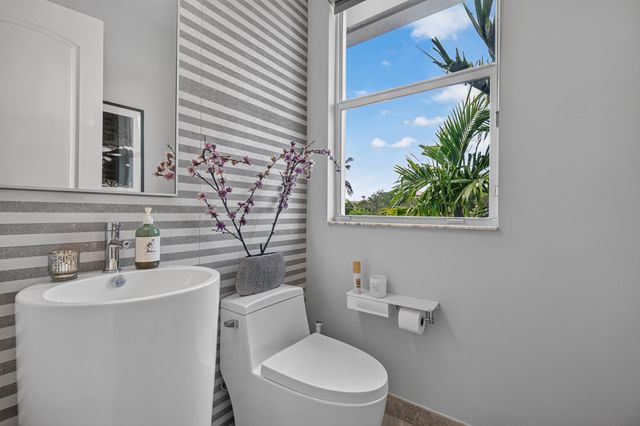 2900 NE 12th Terrace 22, Oakland Park, FL 33334