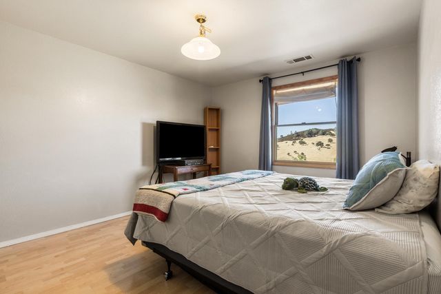 3206 Gillam Rd, Valley Springs, CA 95252