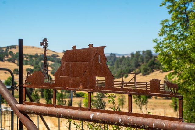3206 Gillam Rd, Valley Springs, CA 95252