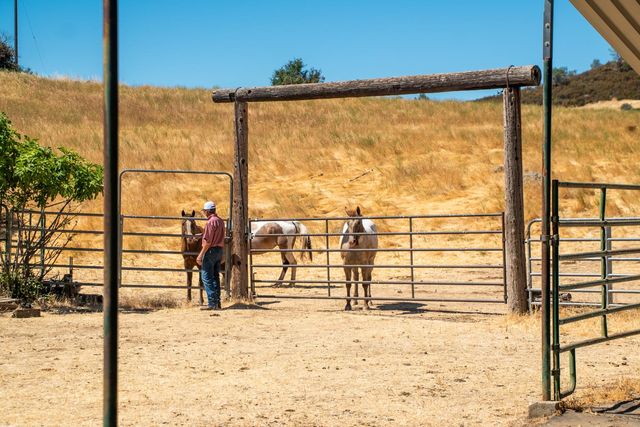 3206 Gillam Rd, Valley Springs, CA 95252