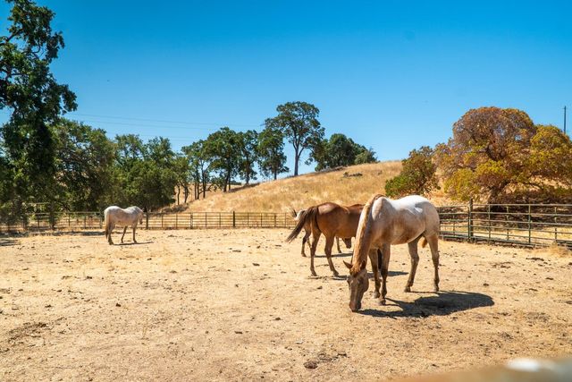 3206 Gillam Rd, Valley Springs, CA 95252