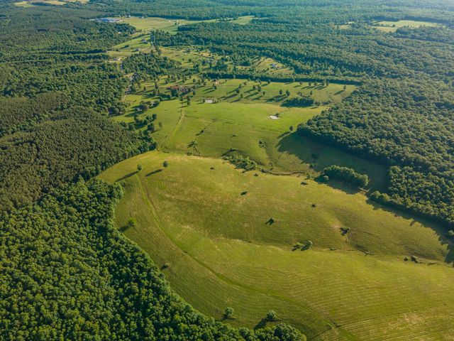 331 Christopher Ln, Lawrenceburg, TN 38464