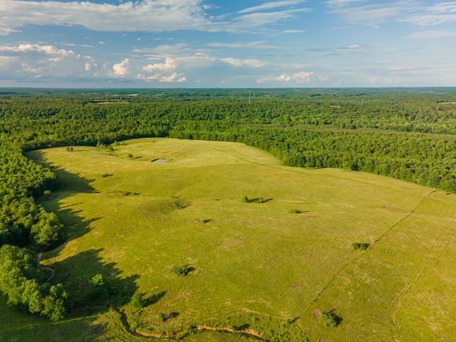 331 Christopher Ln, Lawrenceburg, TN 38464