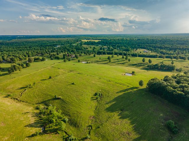 331 Christopher Ln, Lawrenceburg, TN 38464