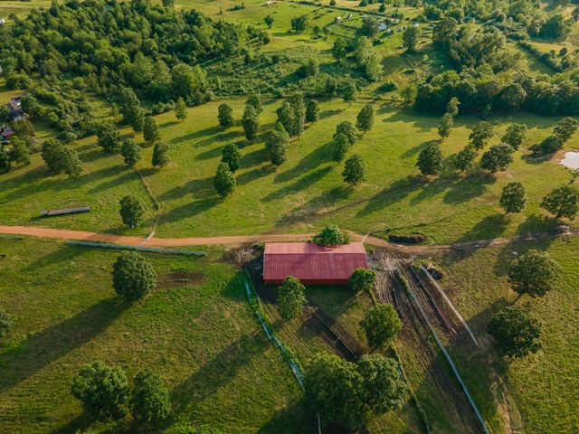 331 Christopher Ln, Lawrenceburg, TN 38464