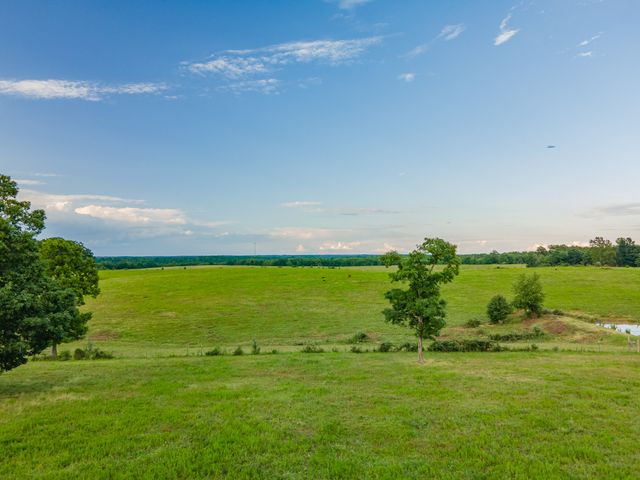 331 Christopher Ln, Lawrenceburg, TN 38464