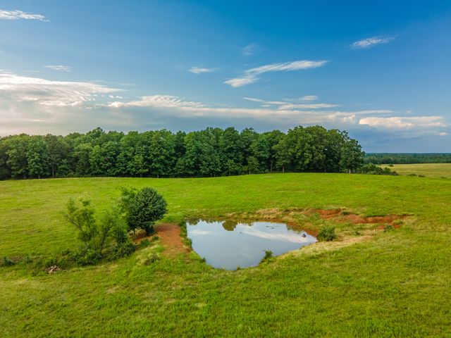 331 Christopher Ln, Lawrenceburg, TN 38464