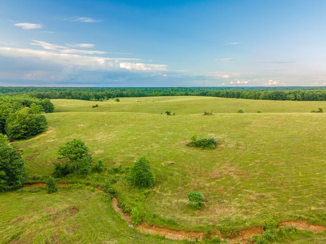 331 Christopher Ln, Lawrenceburg, TN 38464