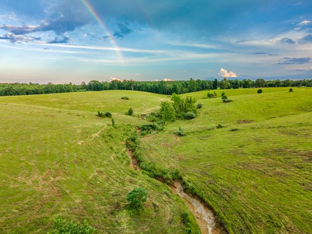 331 Christopher Ln, Lawrenceburg, TN 38464