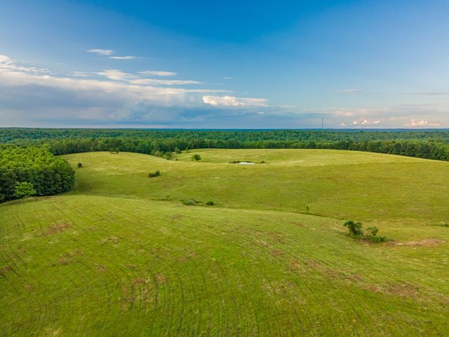 331 Christopher Ln, Lawrenceburg, TN 38464