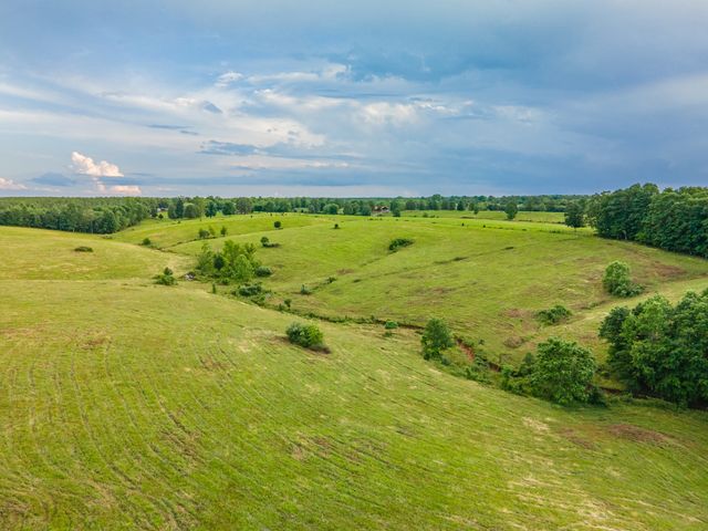 331 Christopher Ln, Lawrenceburg, TN 38464