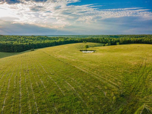 331 Christopher Ln, Lawrenceburg, TN 38464