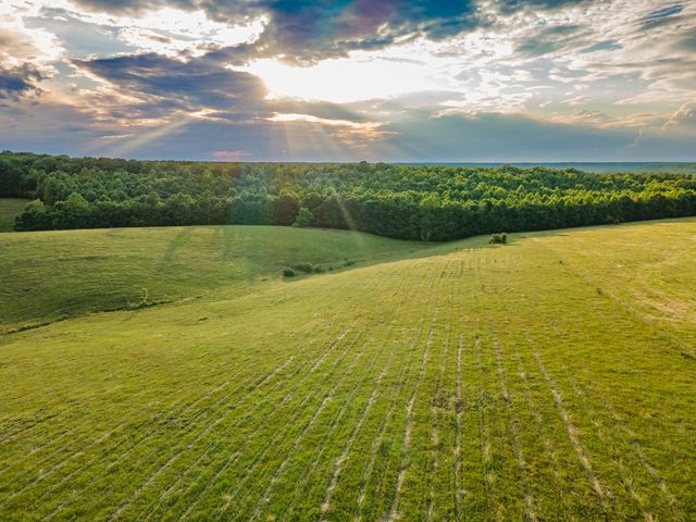 331 Christopher Ln, Lawrenceburg, TN 38464