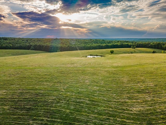 331 Christopher Ln, Lawrenceburg, TN 38464