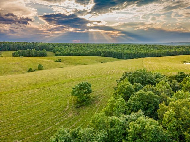 331 Christopher Ln, Lawrenceburg, TN 38464