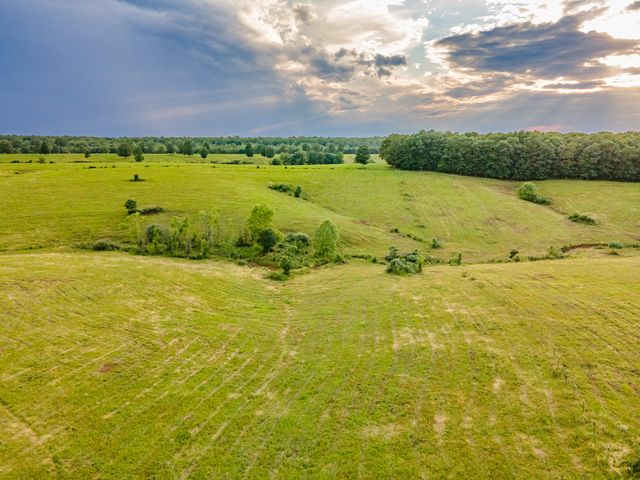 331 Christopher Ln, Lawrenceburg, TN 38464