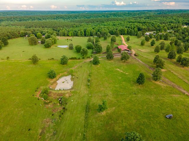 331 Christopher Ln, Lawrenceburg, TN 38464